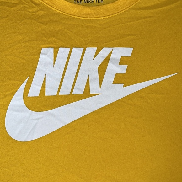 🔥🔥NIKE SHIRTS - Picture 2 of 4